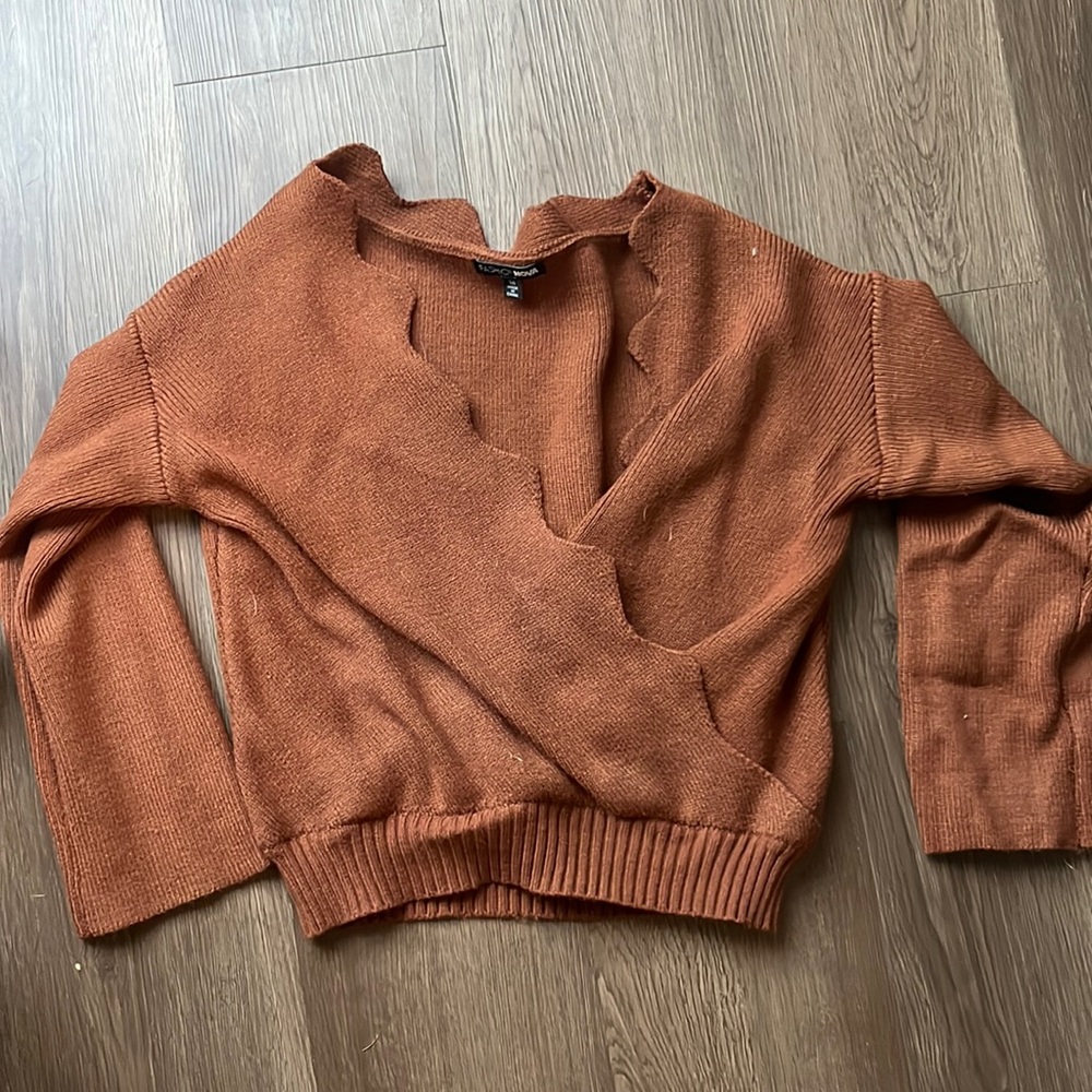 Cropped brown sweater, v neck